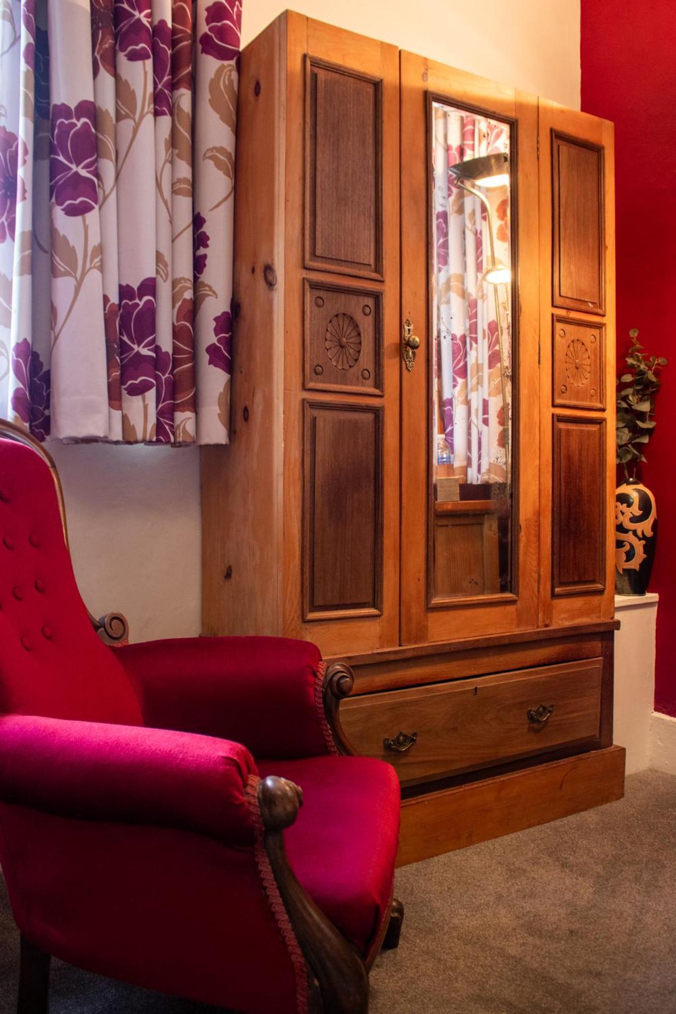 Scole Hotel
